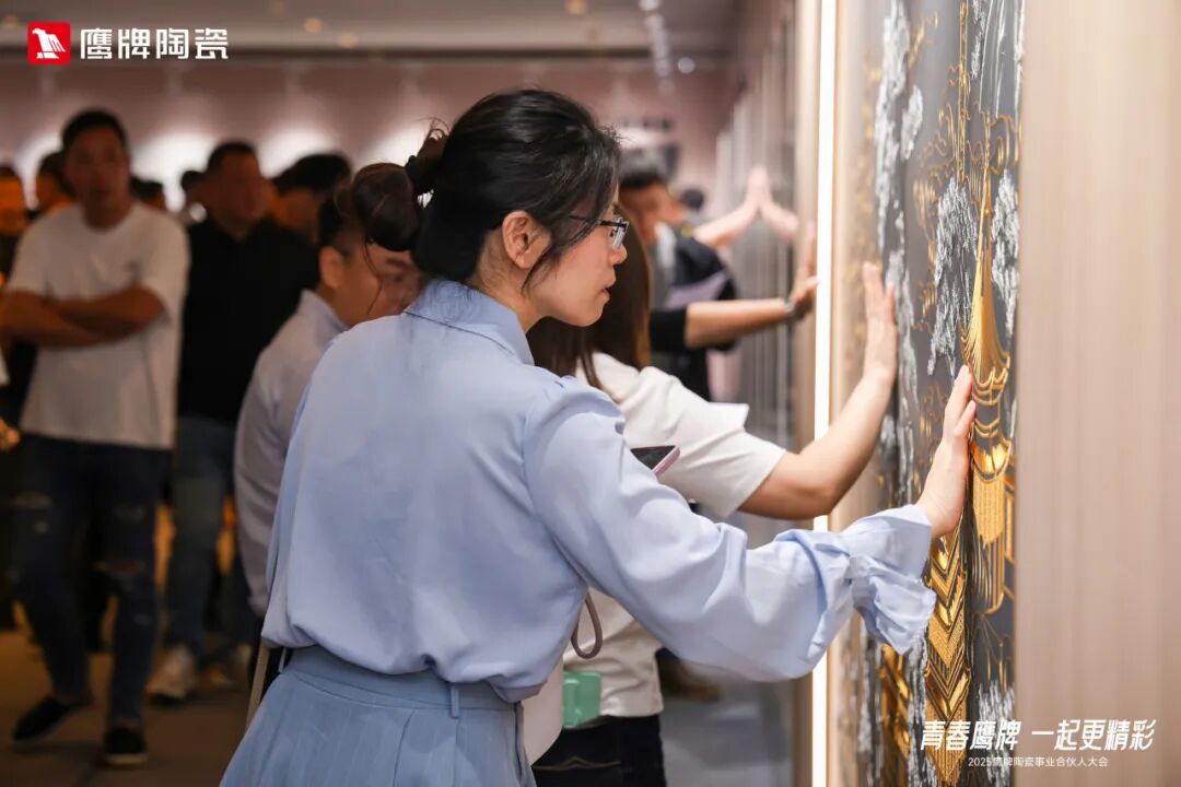 榜样力量丨鹰牌陶瓷荣获“2025年度家居领军品牌”大奖！(图15)