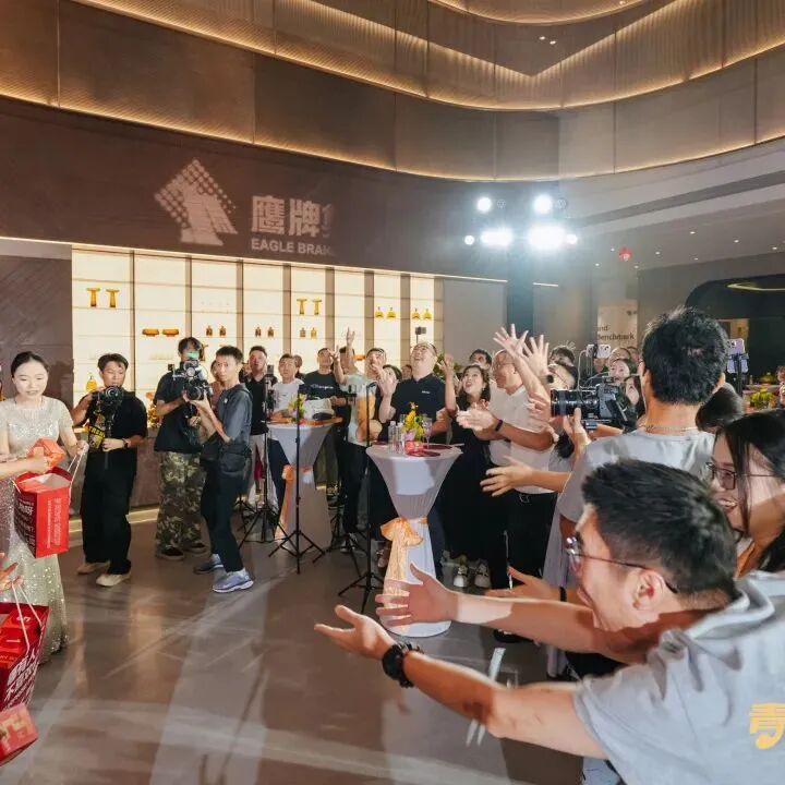 “青春鹰牌、主播之夜”:一场战略与青春共振的51周年盛典(图23)