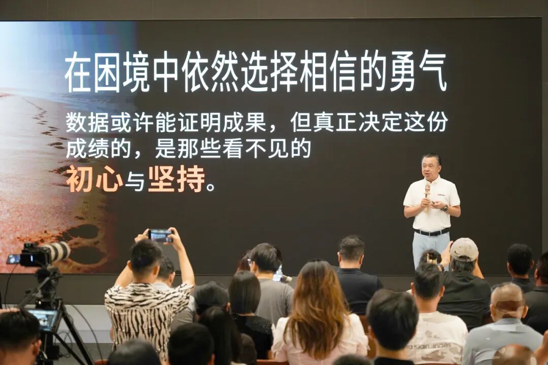 风起处,万物生 | 鹰牌新材战略发布会圆满落幕!(图6) 风起处,万物生 | 鹰牌新材战略发布会圆满落幕!(图6)