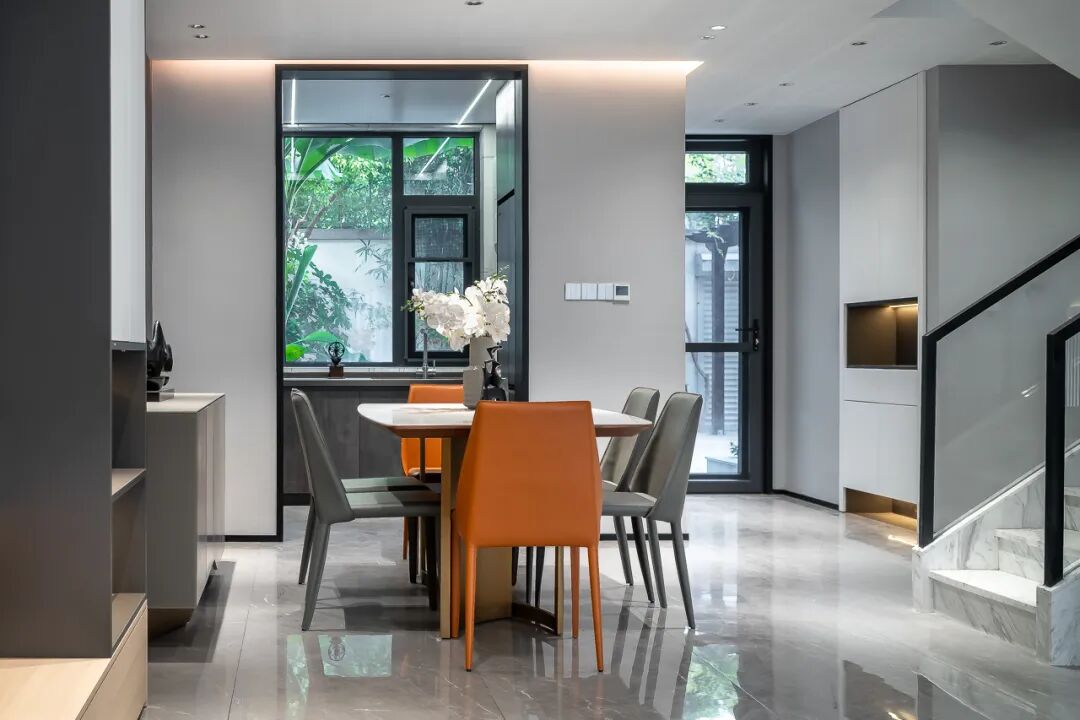 百万案例|280m²现代简约风,简单又不失质感,住的超舒心(图9) 百万案例|280m²现代简约风,简单又不失质感,住的超舒心(图9)